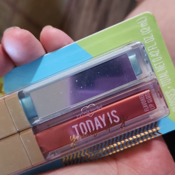 SALE ❤️ Today Is Your Day Lip Gloss With But In Merroe. - Picture 4 of 4